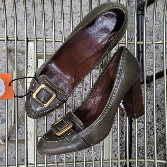 Ferragamo green leather loafer-style heels. Worn one time but too high for me. - Picture 5 of 7